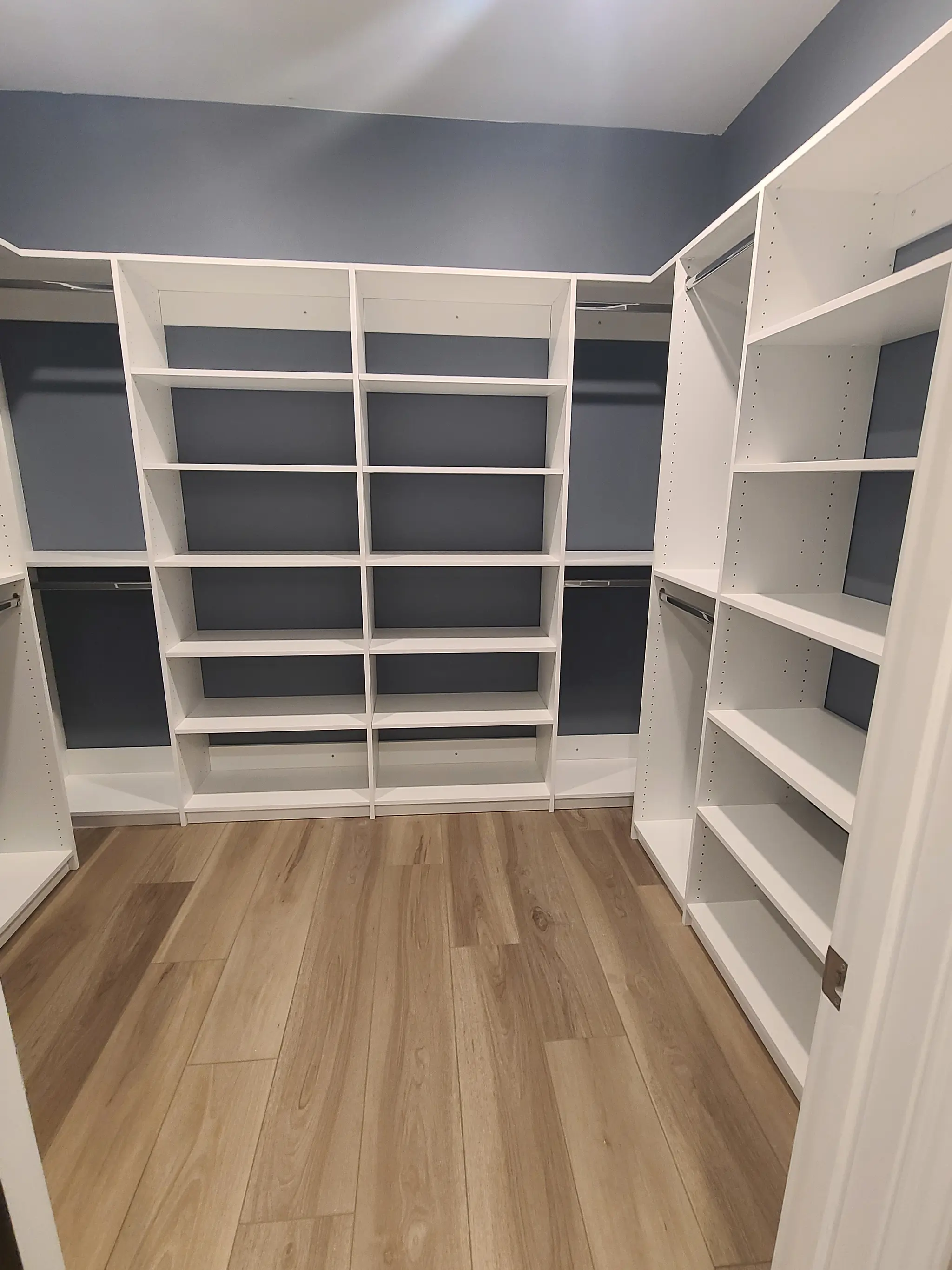 Walk-In Closet 4